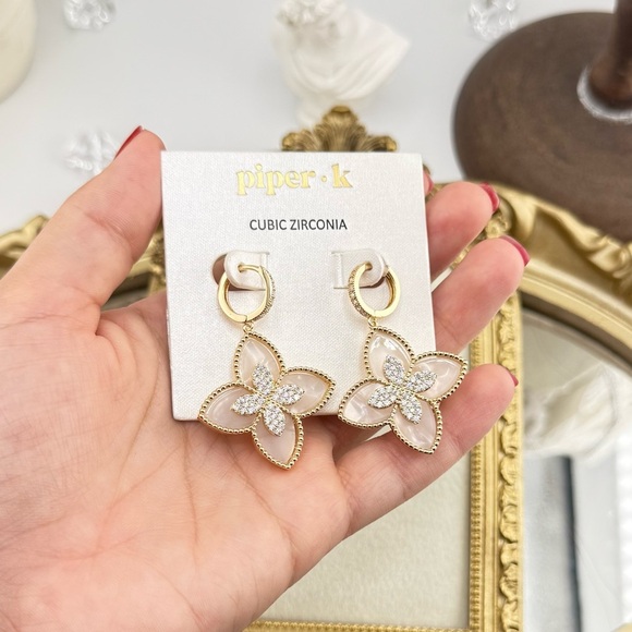Piper K Cubic Zirconia Flower Drop Earrings 🌸 - Picture 4 of 6